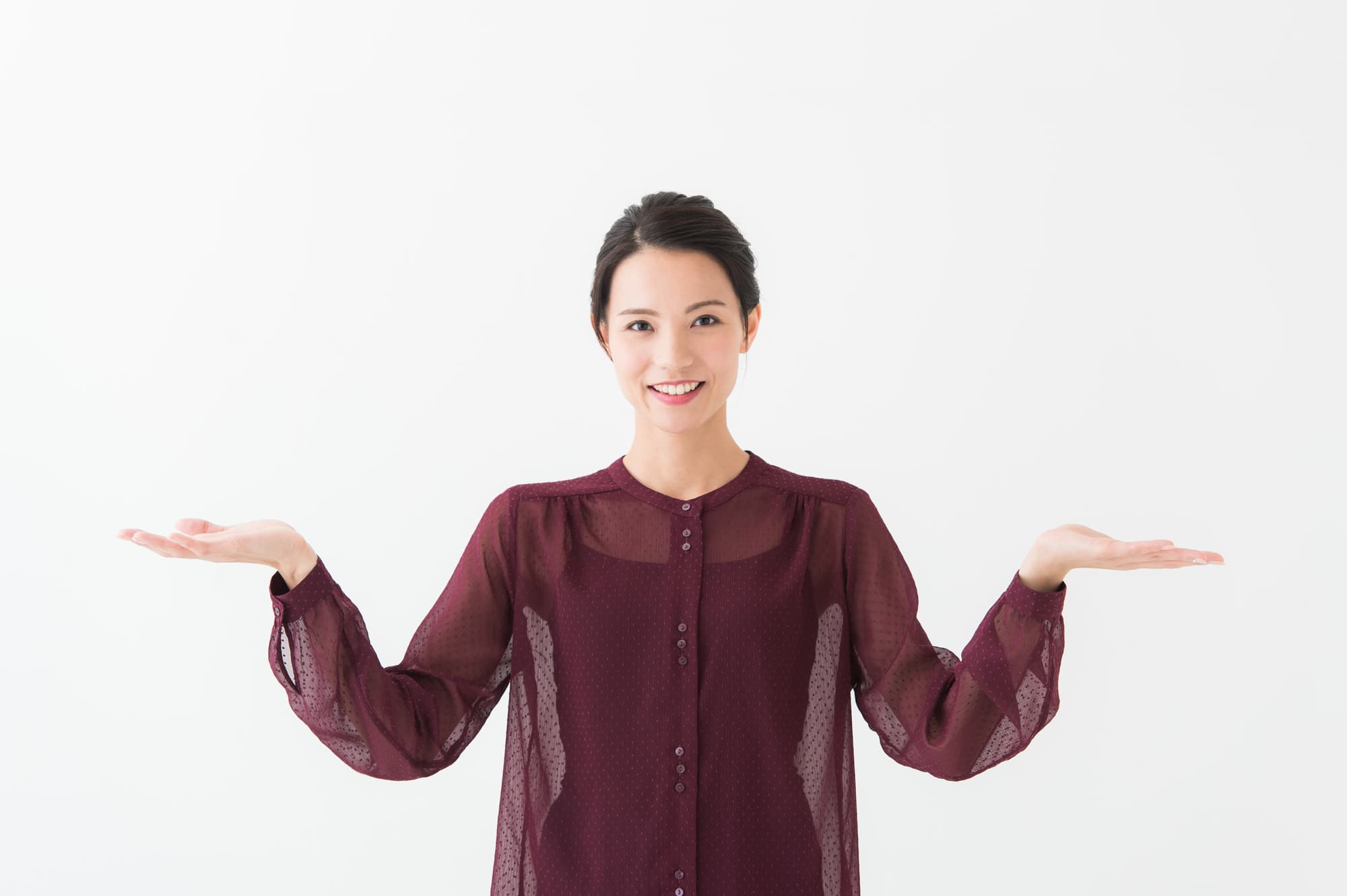 ブリッジ治療が向いている人・向かない人を伝える女性