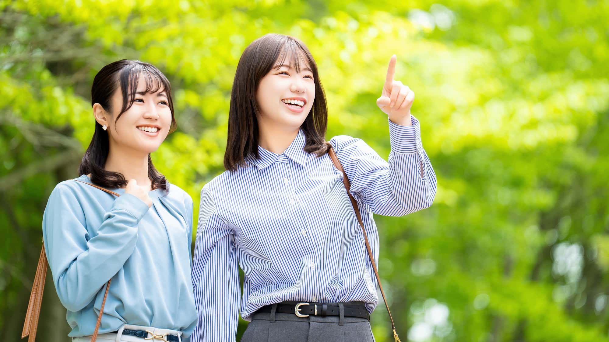 歯医者で定期検診をして虫歯の無い綺麗な歯の女性達