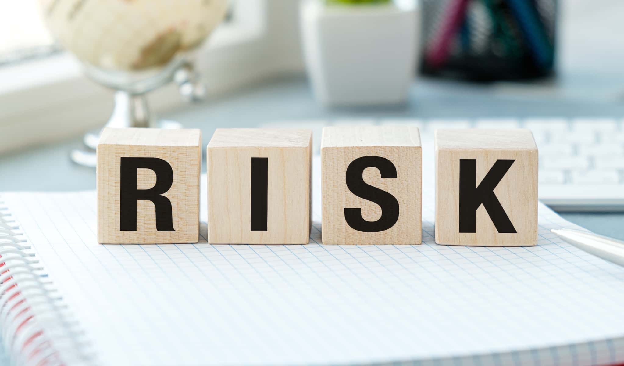 叢生のまま放置するリスクを説明するイメージ