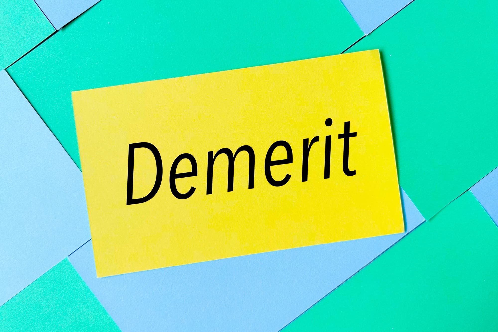 インビザライン矯正で抜歯をするデメリットのイメージ