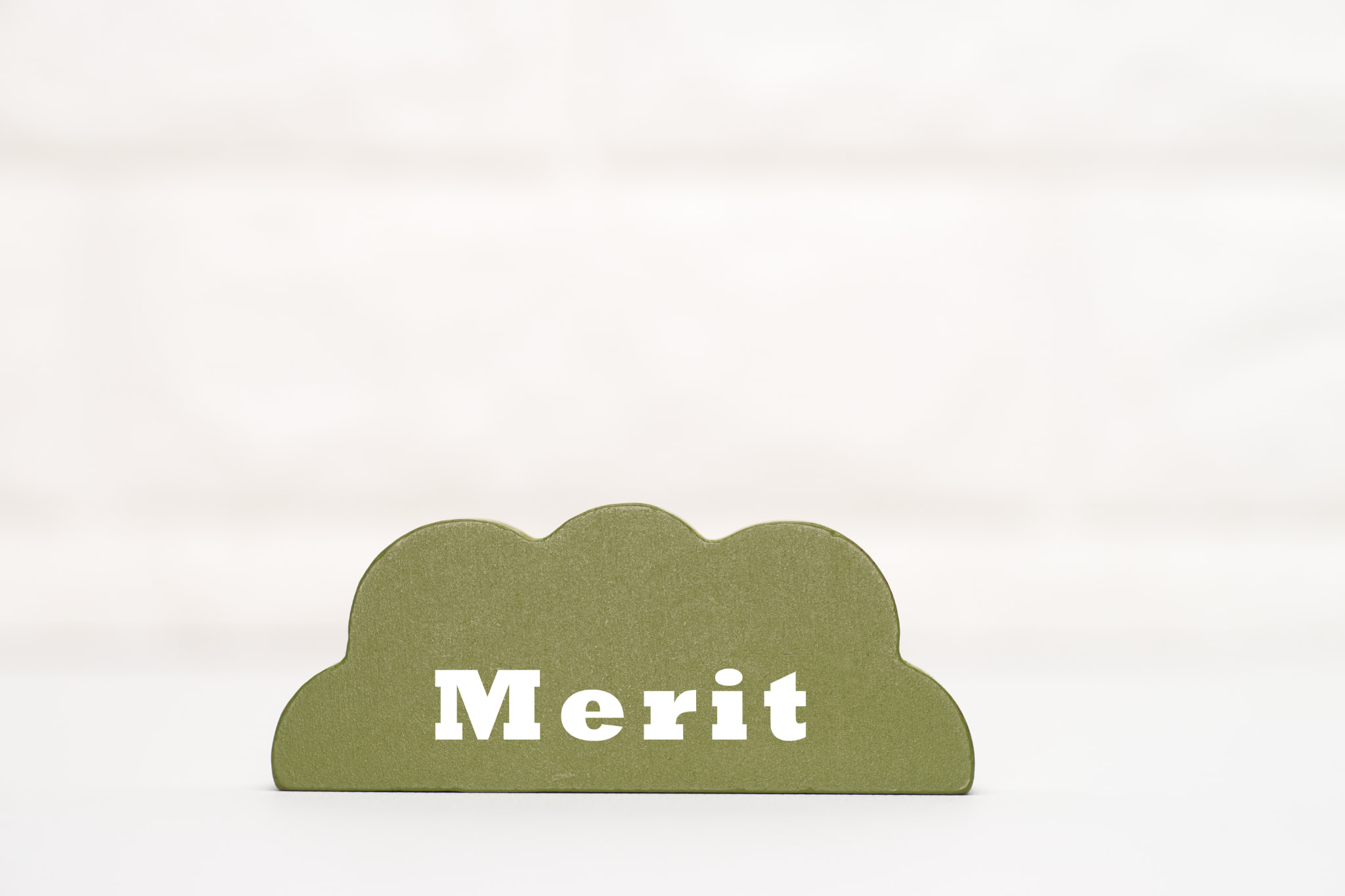 奥歯をセラミックにするメリットを説明するイメージ