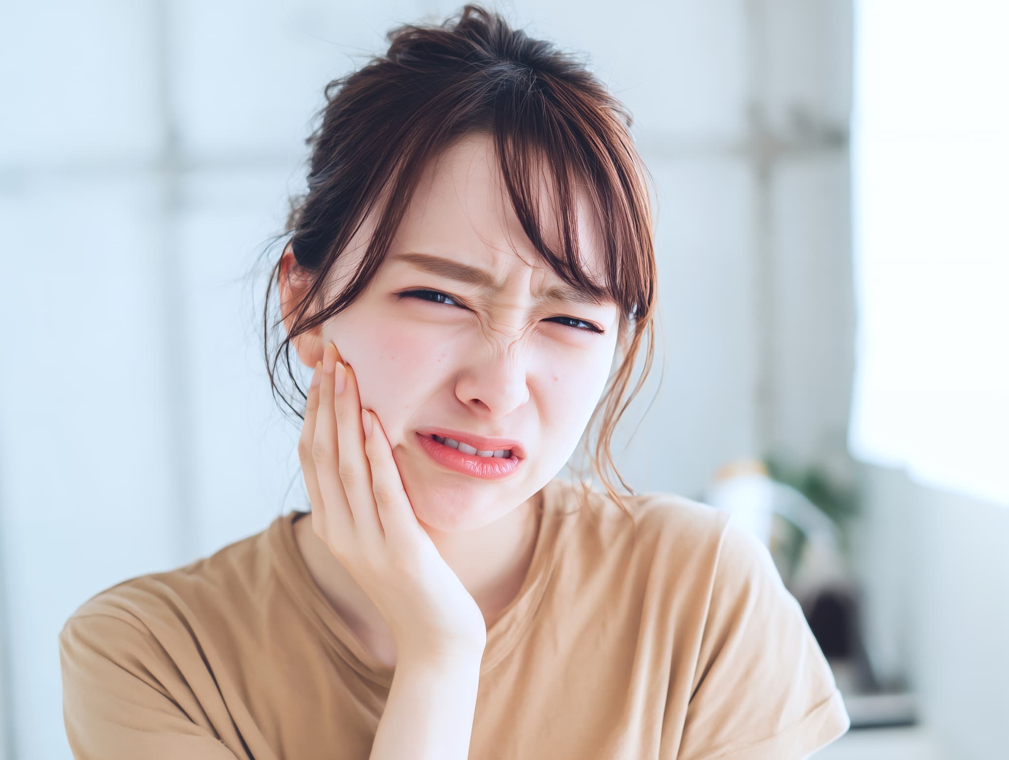 マウスピース矯正中に虫歯になり治療期間が長くなった女性