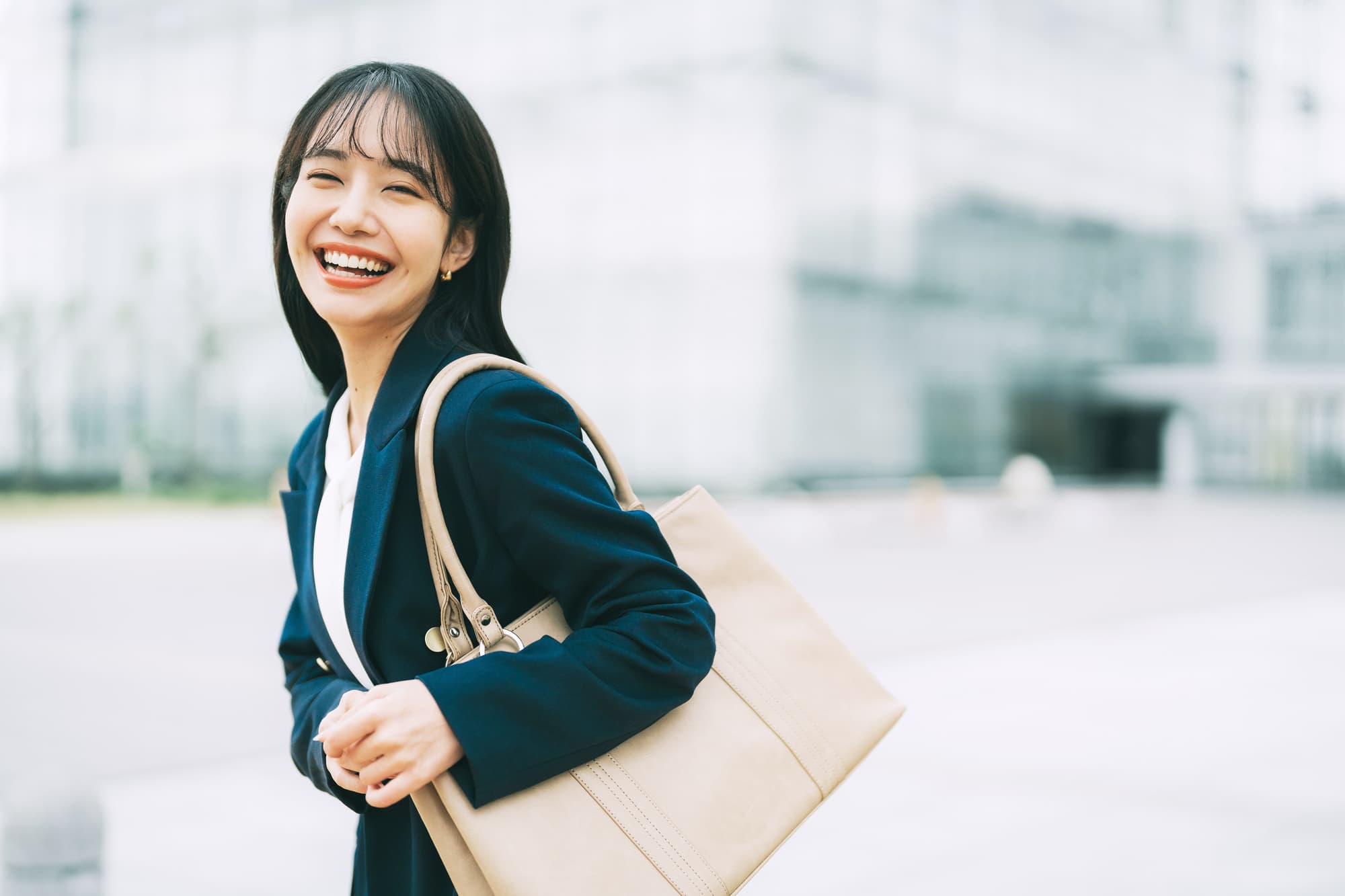 MFT（口腔筋機能療法）で滑舌が良くなり自信が出た笑顔の女性