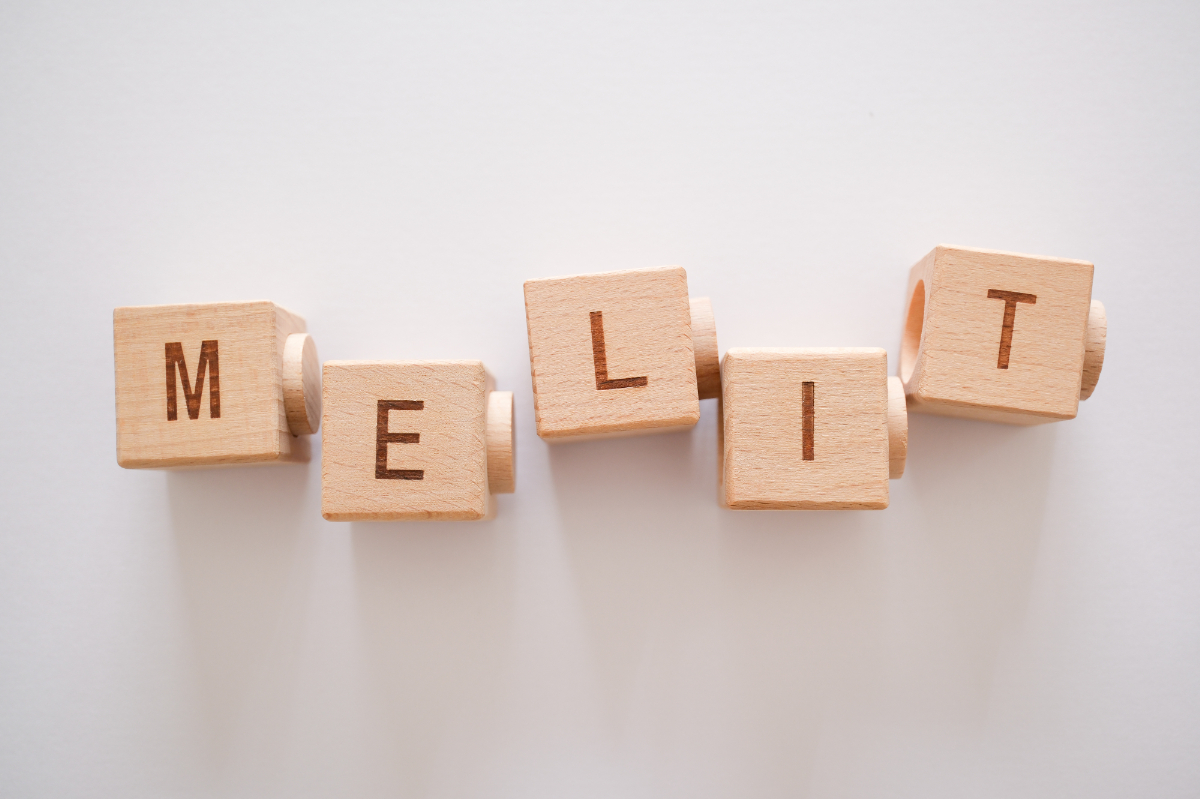 前歯を入れ歯で補うメリット