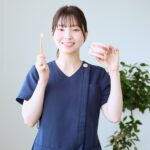 ブラッシング指導をする歯科衛生士