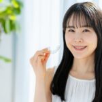 インビザライン治療をしている女性